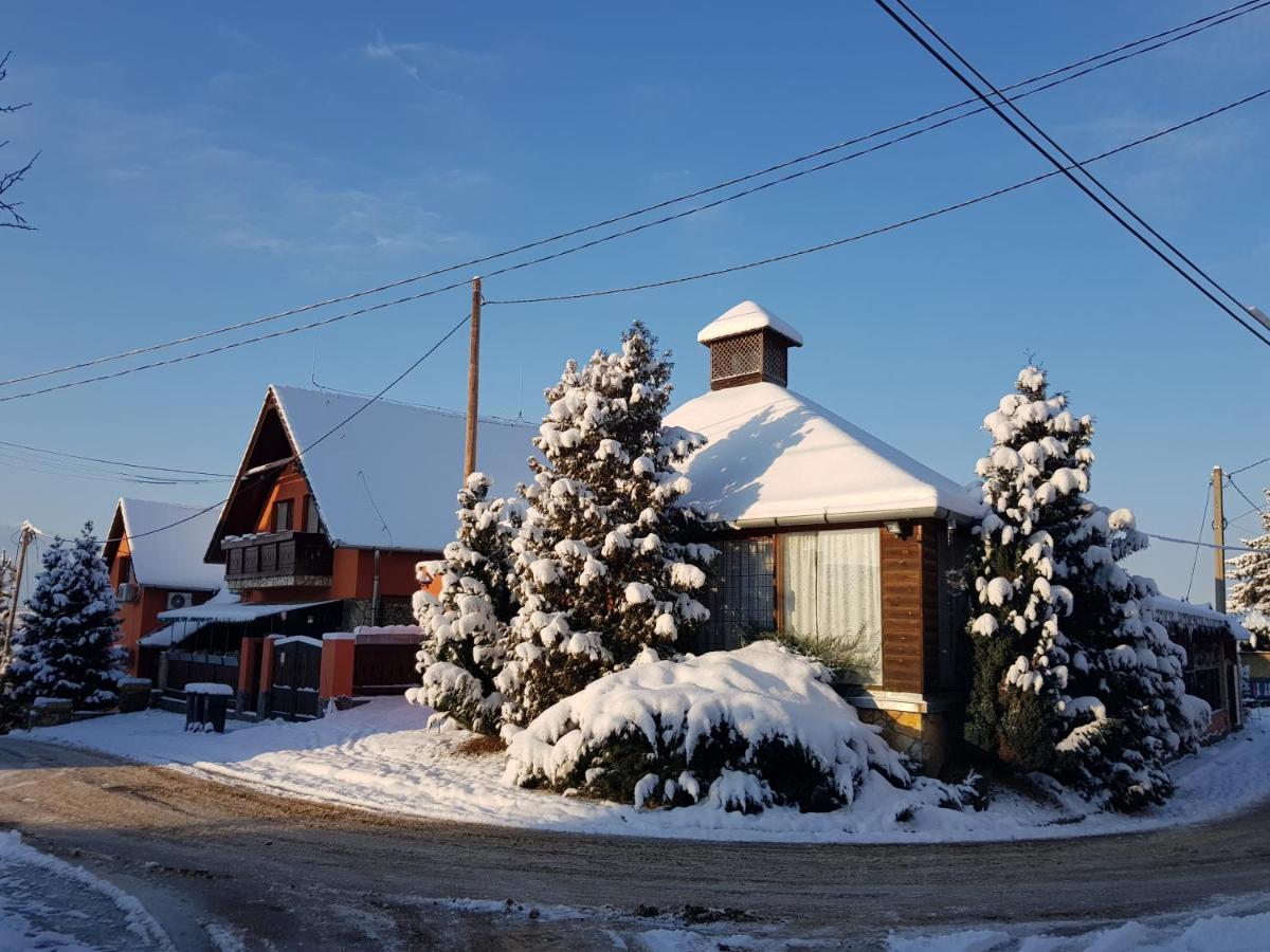 Leganyi Apartmanhaz Eger Exteriér fotografie
